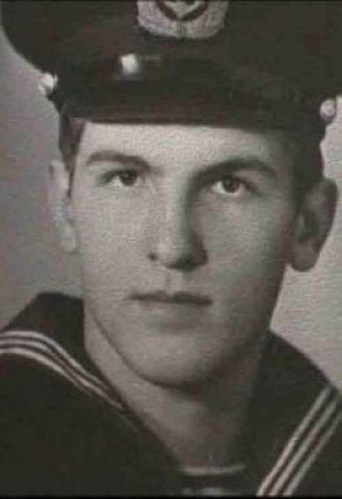 Kourdakov aparece como marinero soviético en un documental que hicieron sobre él